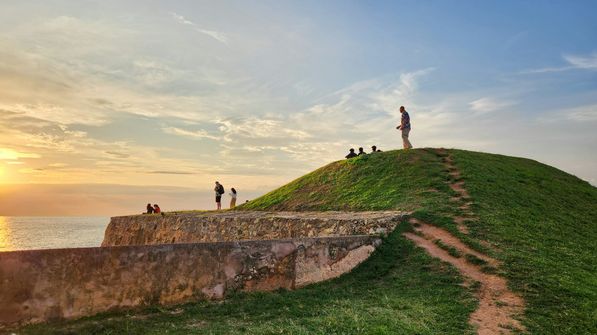 Exploring the Galle Fort Ramparts