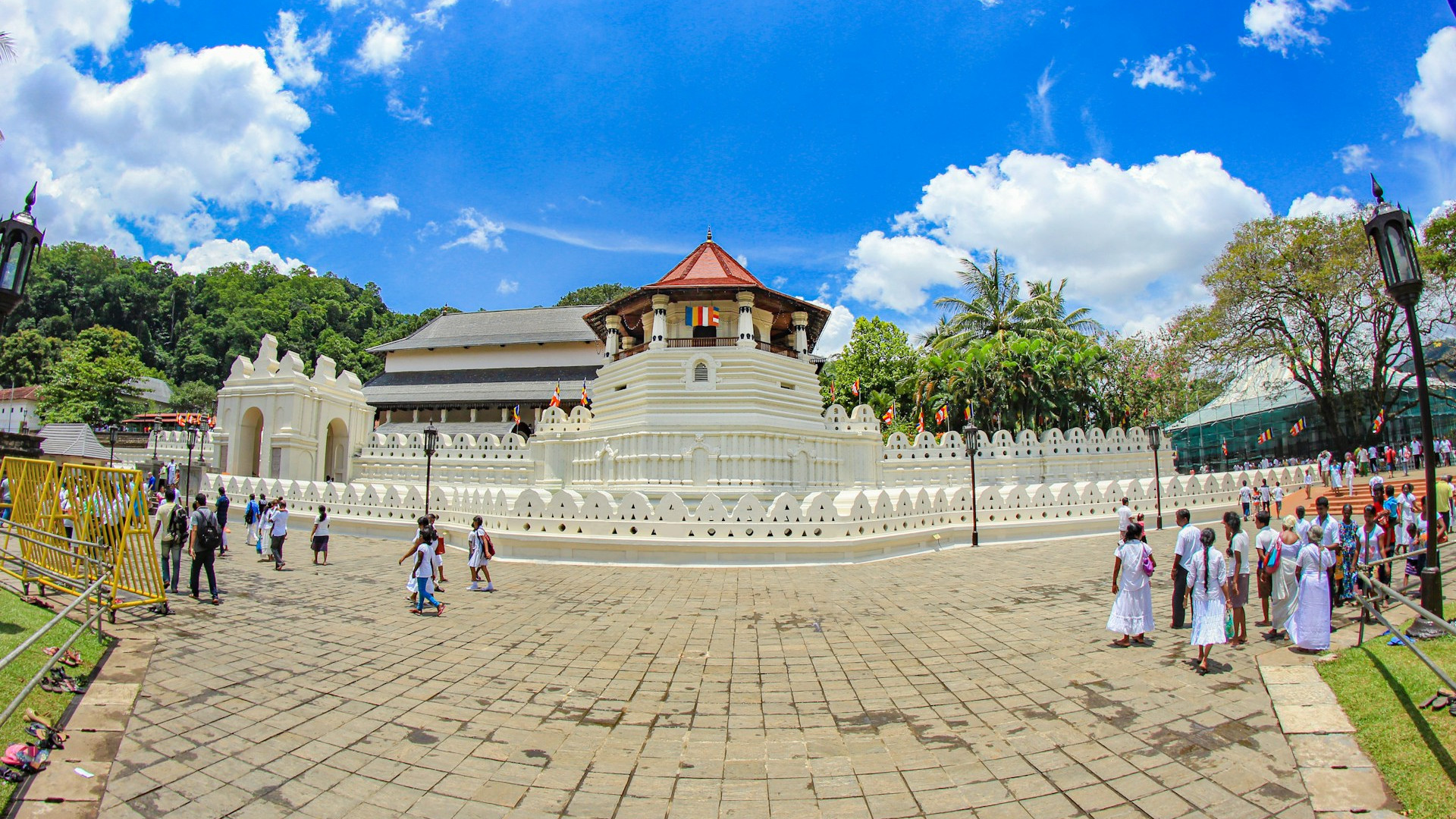 Visiting the Temple of the Sacred Tooth Relic